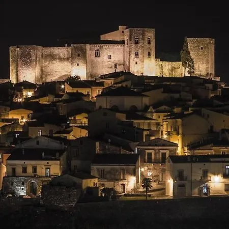 Ai Piedi Della Collina *