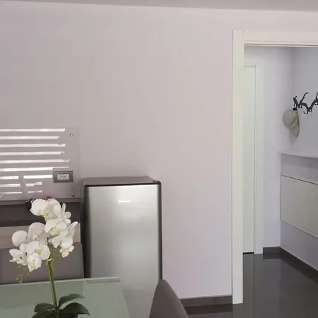 Ai Piedi Della Collina *